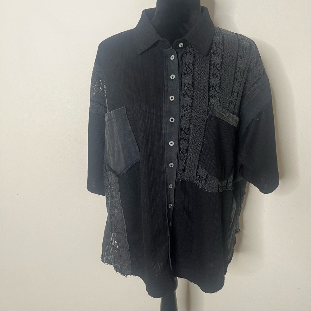 POL‎ Women’s Black Mixed Media Waffle Knit Lace Short Sleeve Button Up Top Sz S